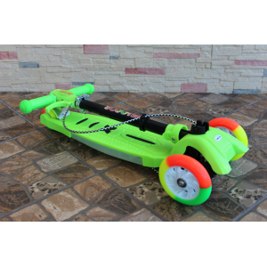 Scooter maxi (салатовый)c подсветкой и музыкой