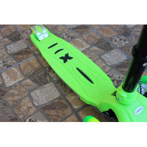 Scooter maxi (салатовый)c подсветкой и музыкой